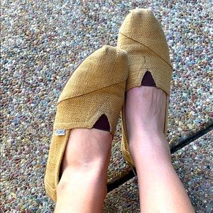 Toms burlap shoes size 11